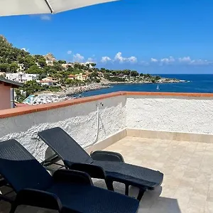 https://la-casetta-sul-golfo.sicilyhotelsitaly.net
